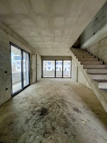 Turquoise Marina (Gjiri Lalzit) shitet Vile me oborr