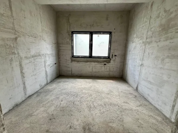 Turquoise Marina (Gjiri Lalzit) shitet Vile me oborr