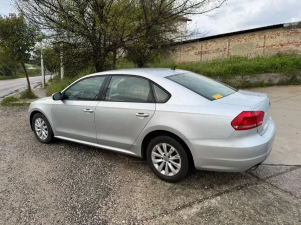 Tirane, shitet makine VW Passat 2013 Benzin, gri metalizato automatik 5.500 €