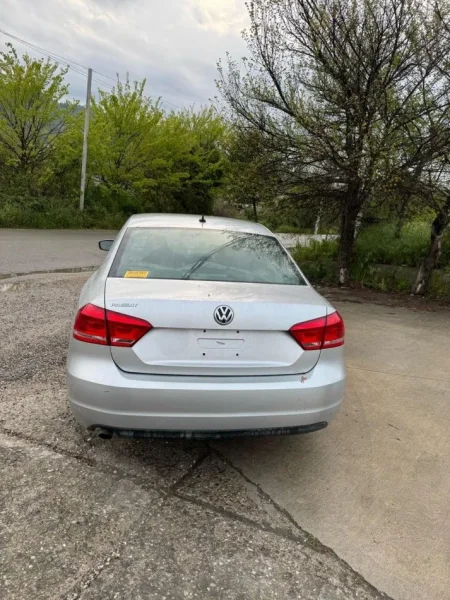 Tirane, shitet makine VW Passat 2013 Benzin, gri metalizato automatik 5.500 €