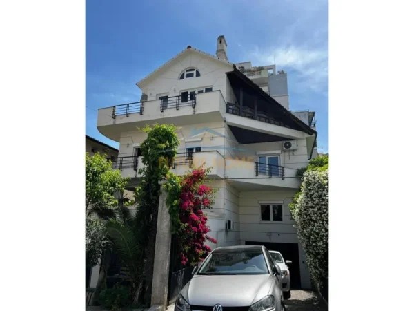 0683487469  Tirane, jepet me qera Vile 3 Katshe , 560 m² 6.000 € (Rruga Bill Klinton)