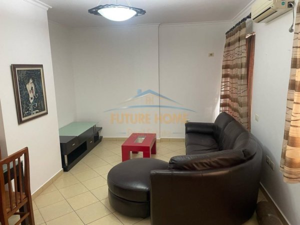 Tirane, jepet me qera apartament 2+1+Ballkon Kati 5, 114 m² 450 € (Rruga e Dibres, Shkolla e Bashkuar)
