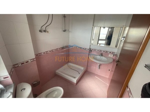 Tirane, jepet me qera apartament 2+1+Ballkon Kati 5, 114 m² 450 € (Rruga e Dibres, Shkolla e Bashkuar)