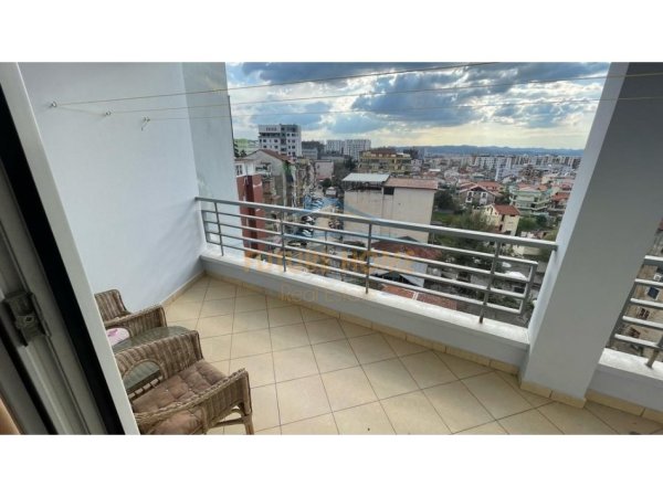 Tirane, jepet me qera apartament 2+1+Ballkon Kati 5, 114 m² 450 € (Rruga e Dibres, Shkolla e Bashkuar)