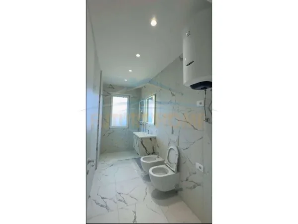 Tirane, shitet apartament 2+1+Ballkon Kati 4, 96 m² 120.600 € (Univers City)