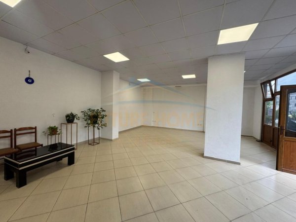 Tirane, jepet me qera ambjent biznesi Kati 0, 80 m² 1.000 € (Don Bosko)