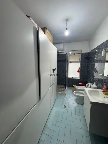 Tirane, jepet me qera apartament 2+1+Ballkon Kati 3, 108 m² 500 € (ASTIR)