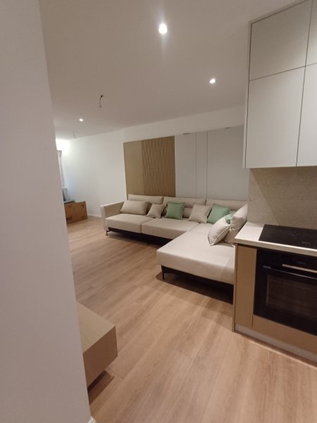 Shitet apartament 2+1 KAFE FLORA  260.000 €