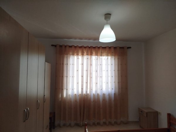 Tirane, jepet me qera apartament 1+1+Ballkon Kati 3, 60 m² 400 € (Rruga Ali Demi prane shkolles 1 Maj)