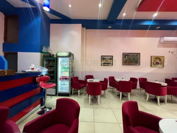 Tirane, shitet lokal Kati 0, 52 m² 160.000 € (Neom115308)