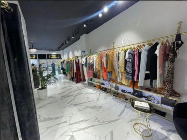 Durres, shitet dyqan Kati 0, 75 m² 200.000 € (Kristal Center, Tirane.)
