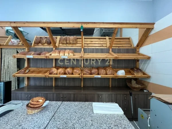 Tirane, shitet dyqan Kati 0, 48 m² 90.000 € (Neom115321)