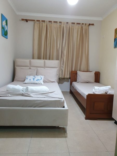 Tirane, jepet me qera apartament 2+1+Ballkon Kati 2, 70 m² 600 € (Rruga e Durresit)