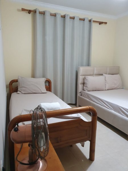 Tirane, jepet me qera apartament 2+1+Ballkon Kati 2, 70 m² 600 € (Rruga e Durresit)
