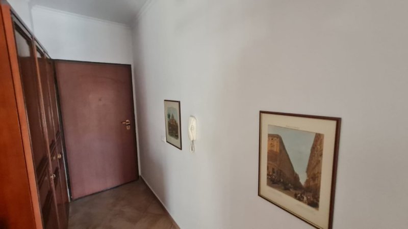 Tirane, jepet me qera apartament 1+1 Kati 2, 70 m² 700 € (Rruga e kavajes)