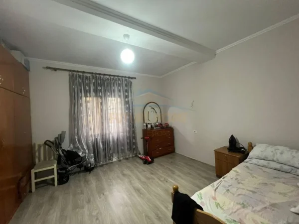 Tirane, shitet apartament 2+1+Ballkon , 84 m² 200.000 € (Blloku)