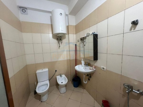 Tirane, shitet apartament 2+1+Ballkon , 84 m² 200.000 € (Blloku)