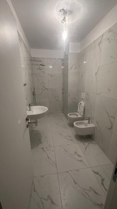 Tirane, jepet me qera apartament Kati 9, 57 m² 350 Euro (Kongesi i Manastirit)