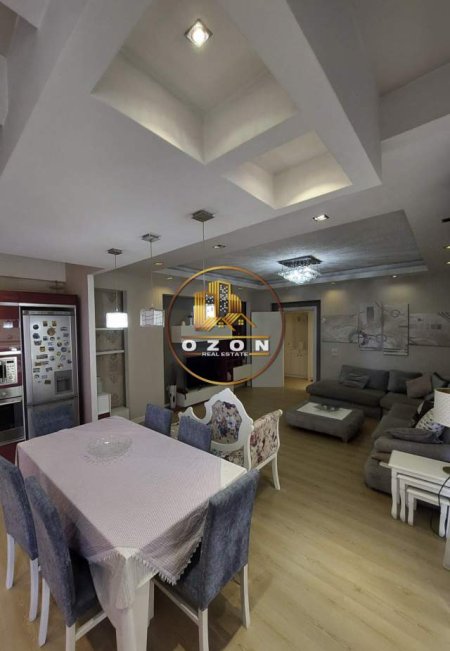 Tirane, jepet me qera apartament 3+1+A+BLK Kati 6, 140 m² 700 Euro (RRUGA E BARRIKADAVE)