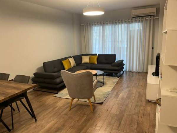 Tirane, jepet me qera apartament 2+1+BLK Kati 1, 102 m² 500 Euro (Komuna e parisit)