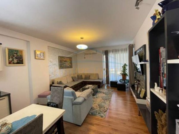Tirane, shitet apartament 3+1 Kati 3, 112 m² 129.000 Euro (UNAZA E RE)