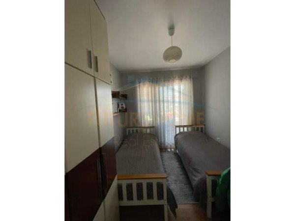 Tirane, shitet apartament 3+1 Kati 3, 112 m² 129.000 Euro (UNAZA E RE)