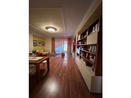 Tirane, jepet me qera apartament Kati 4, 136 m² 1.400 Euro (Bllok)