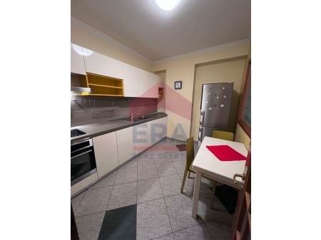 Tirane, jepet me qera apartament Kati 4, 136 m² 1.400 Euro (Bllok)