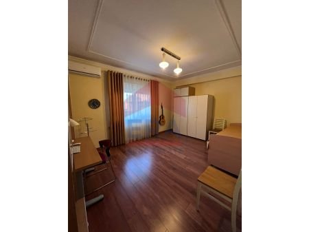 Tirane, jepet me qera apartament Kati 4, 136 m² 1.400 Euro (Bllok)