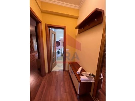 Tirane, jepet me qera apartament Kati 4, 136 m² 1.400 Euro (Bllok)