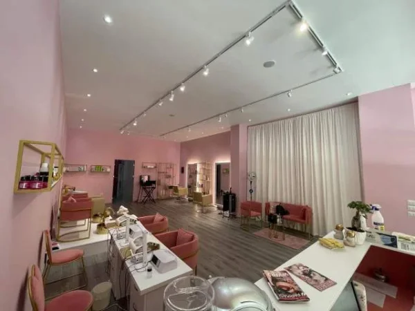 Tirane, Shitet biznes estetike / parukerie 6.500 Euro (Frederik Shiroka)