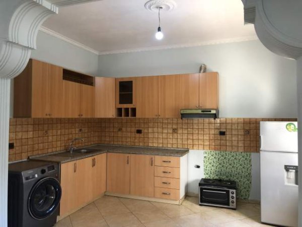 Tirane, jepet me qera shtepi 2+1+BLK Kati 2, 155 m² 40.000 Leke (Rruga Fuat Toptani)