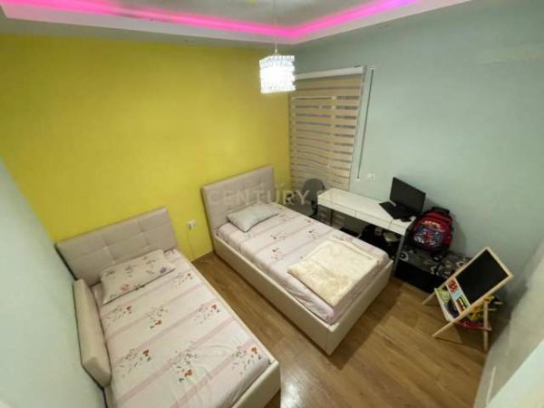 Jepet me qera apartament lux 2+1+2, Kati 3, 101 m² 1.000 Euro (Rezidenca Kodra e Diellit)