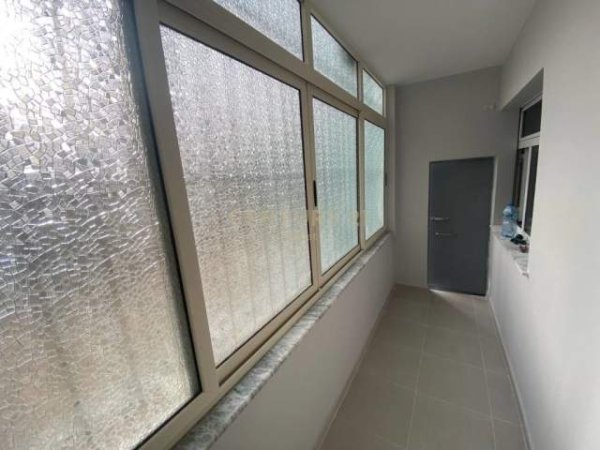 Tirane, jepet me qera apartament Kati 0, 73 m² 450 Euro (pazari i ri)