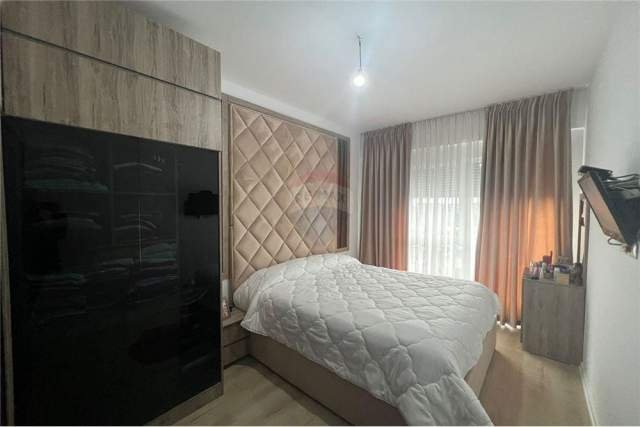 Tirane, shitet apartament 1+1+BLK Kati 8, 57 m² 119.000 Euro/m2 (Ish parku autobuzave)