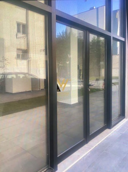Tirane, shitet dyqan Kati 0, 181 m² 136.000 Euro (KOMUNA E PARISIT)