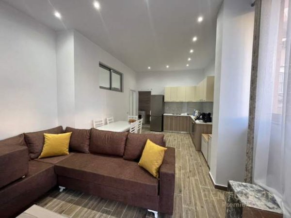 Tirane, jepet me qera apartament 1+1+BLK Kati 0, 51 m² 400 Euro (Rruga Peti)