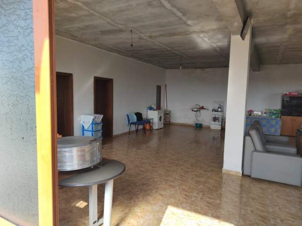 Durres, shitet Vile 2+1+BLK Kati 1, 370 m² 170.000 Euro (Sektorin Rinia ne Durres, 10 min nga deti)