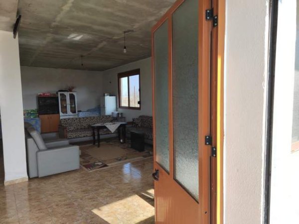 Durres, shitet Vile 2+1+BLK Kati 1, 370 m² 170.000 Euro (Sektorin Rinia ne Durres, 10 min nga deti)