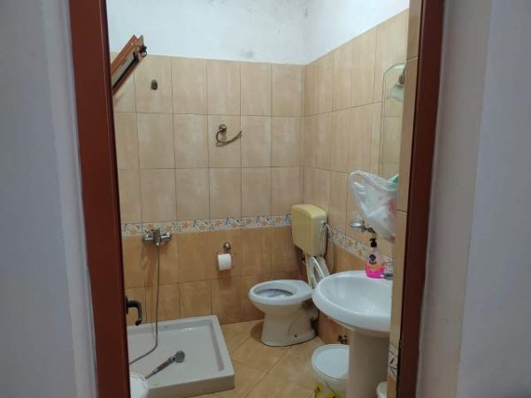 Durres, shitet Vile 2+1+BLK Kati 1, 370 m² 170.000 Euro (Sektorin Rinia ne Durres, 10 min nga deti)