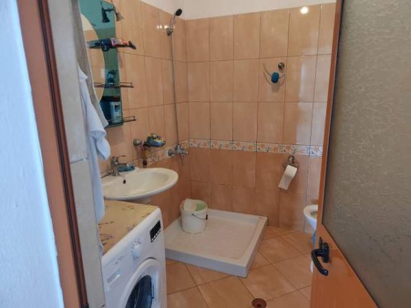 Durres, shitet Vile 2+1+BLK Kati 1, 370 m² 170.000 Euro (Sektorin Rinia ne Durres, 10 min nga deti)