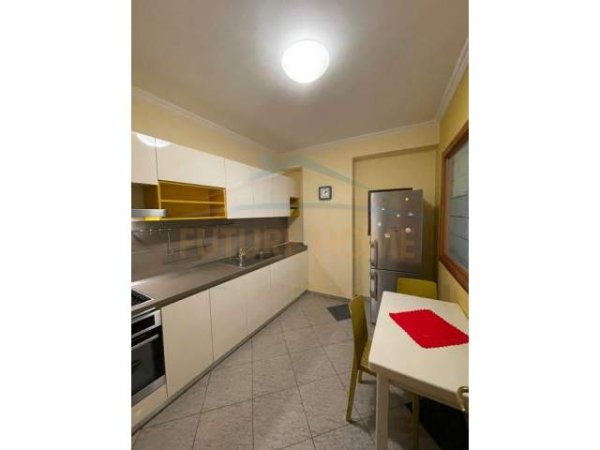 Tirane, jepet me qera apartament 2+1+BLK Kati 4, 136 m² 1.300 Euro (Vaso Pasha)