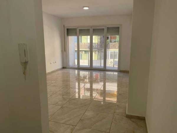 Tirane, jepet me qera apartament 1+1+BLK Kati 4, 60 m² 400 Euro (Rruga Dritan Hoxha)