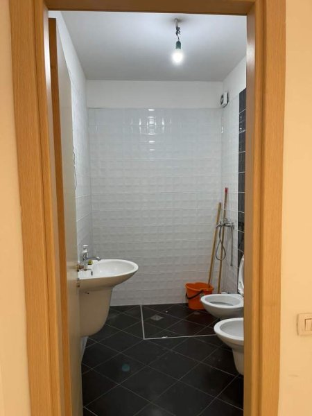 Tirane, jepet me qera apartament 1+1+BLK Kati 4, 60 m² 400 Euro (Rruga Dritan Hoxha)