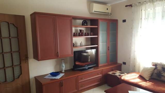 Tirane, jepet me qera apartament 1+1+BLK Kati 5, 60 m² 35.000 Leke (Rruga Osman Myderizi)