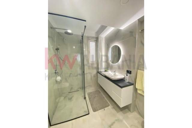 Tirane, ofert apartament 2+1+BLK Kati 3, 100 m² 550 Euro (Rruga e Durresit)