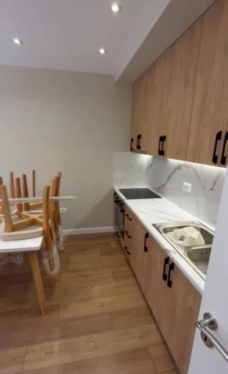 Tirane, jepet me qera apartament 1+1+BLK Kati 4, 67 m² 350 Euro (Rruga Sokrat Miho)