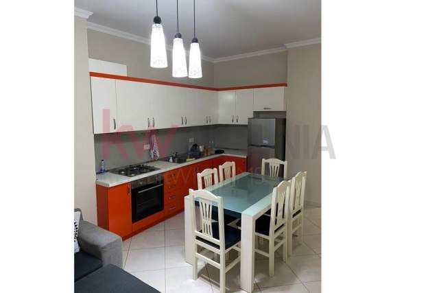 Tirane, jepet me qera apartament 2+1+BLK Kati 1, 450 Euro (Rruga Selita e Vjeter)