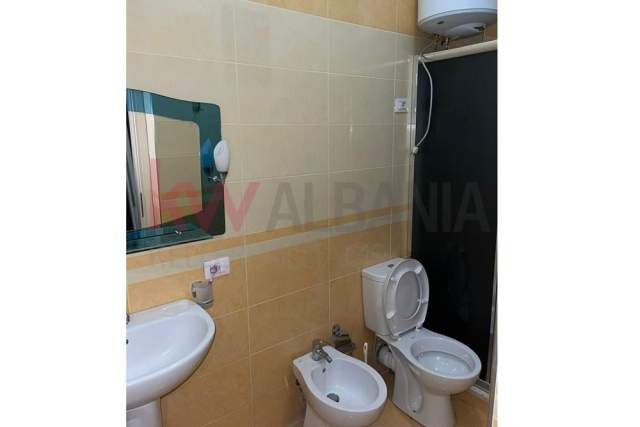 Tirane, jepet me qera apartament 2+1+BLK Kati 1, 450 Euro (Rruga Selita e Vjeter)