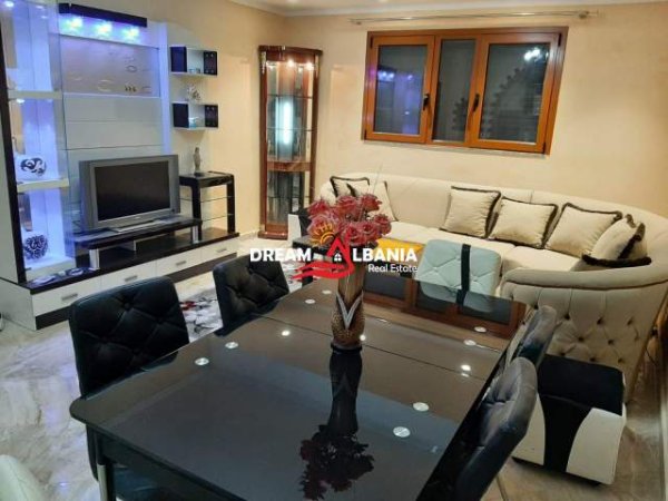 Tirane, ofert Vile 3+1+BLK Kati 1, 600 m² 600 Euro (Ne Fushe Mezez)